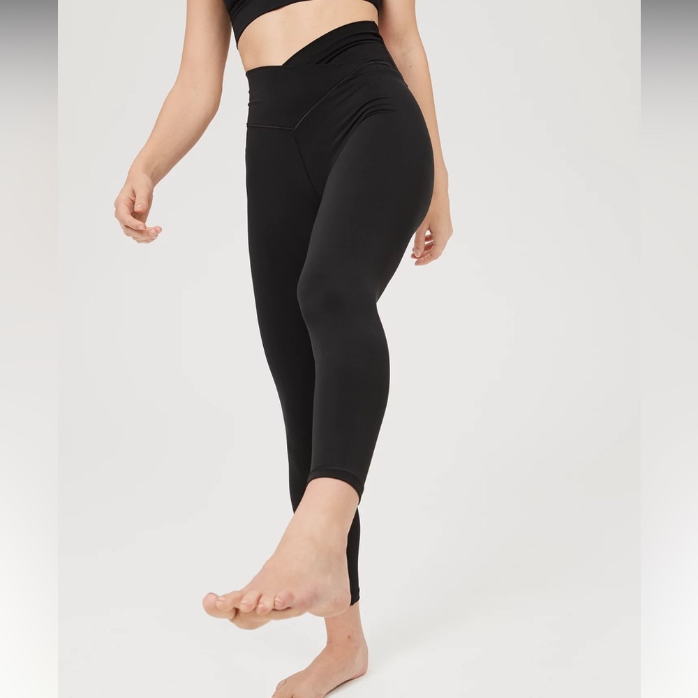 Aerie Offline Real Me Black Leggings crossover Waist Sz M - Picture 4 of 14
